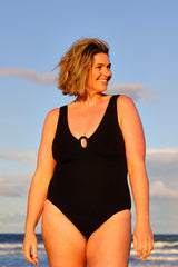 UNE PIECE-Crinkle Cut V-Neck One Piece with Ring BLACK